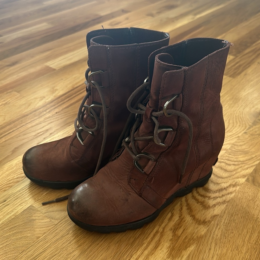 Sorel Joan of the Arctic platform wedge booties 7.5